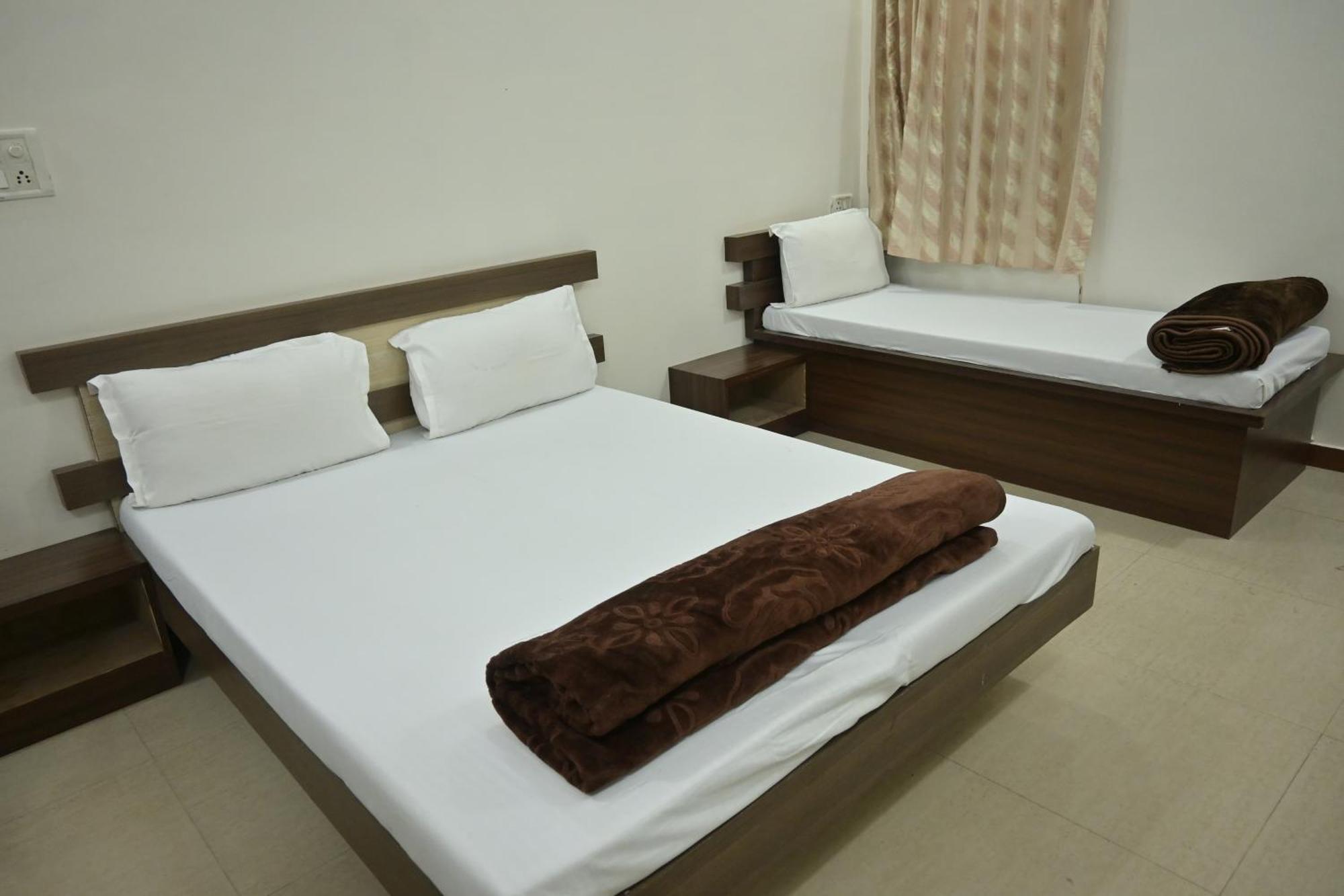 Hotel Roshan Palace Ambaji Bagian luar foto