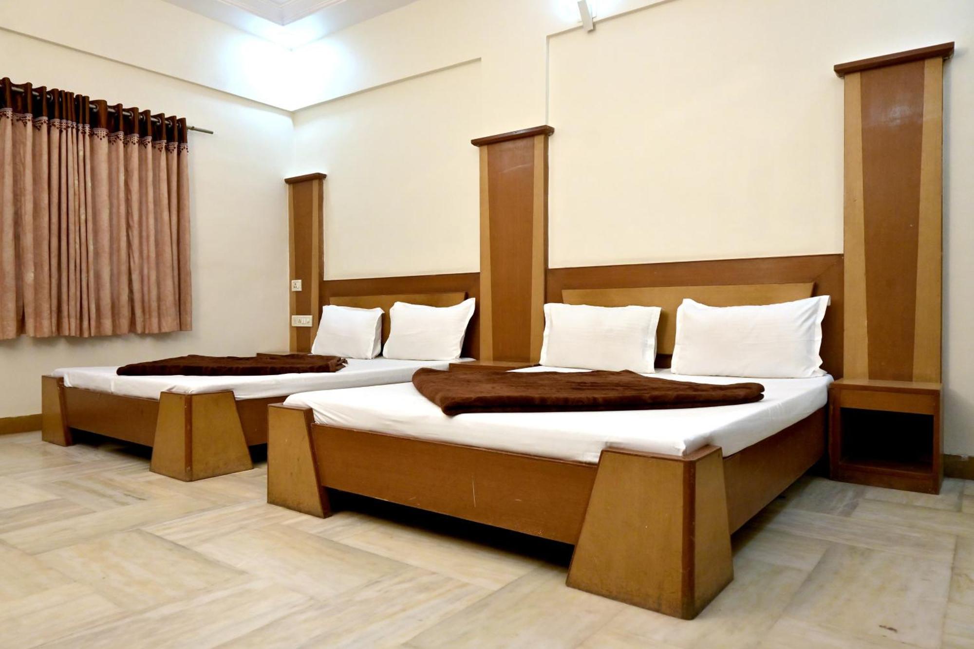 Hotel Roshan Palace Ambaji Bagian luar foto