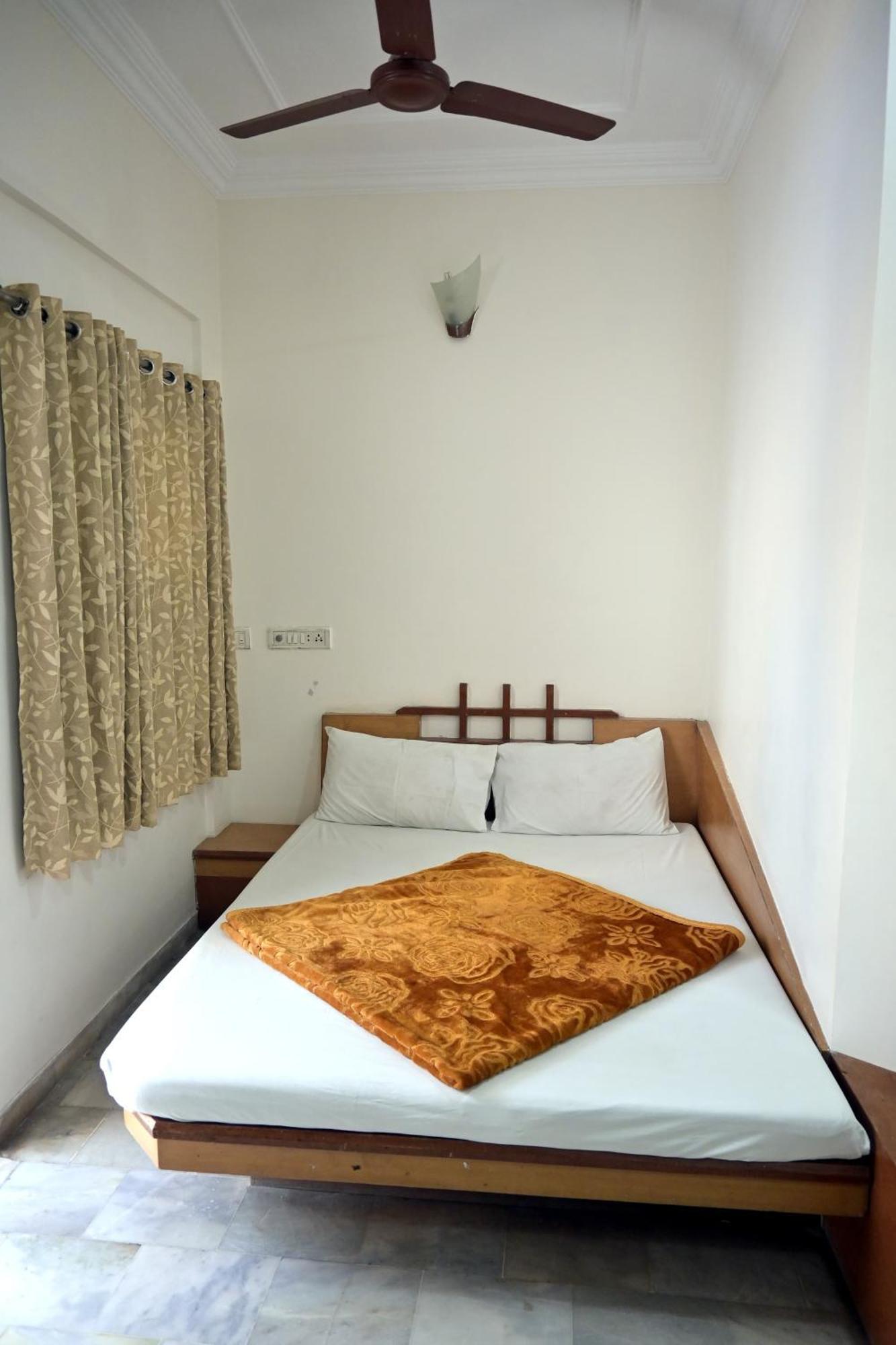 Hotel Roshan Palace Ambaji Bagian luar foto
