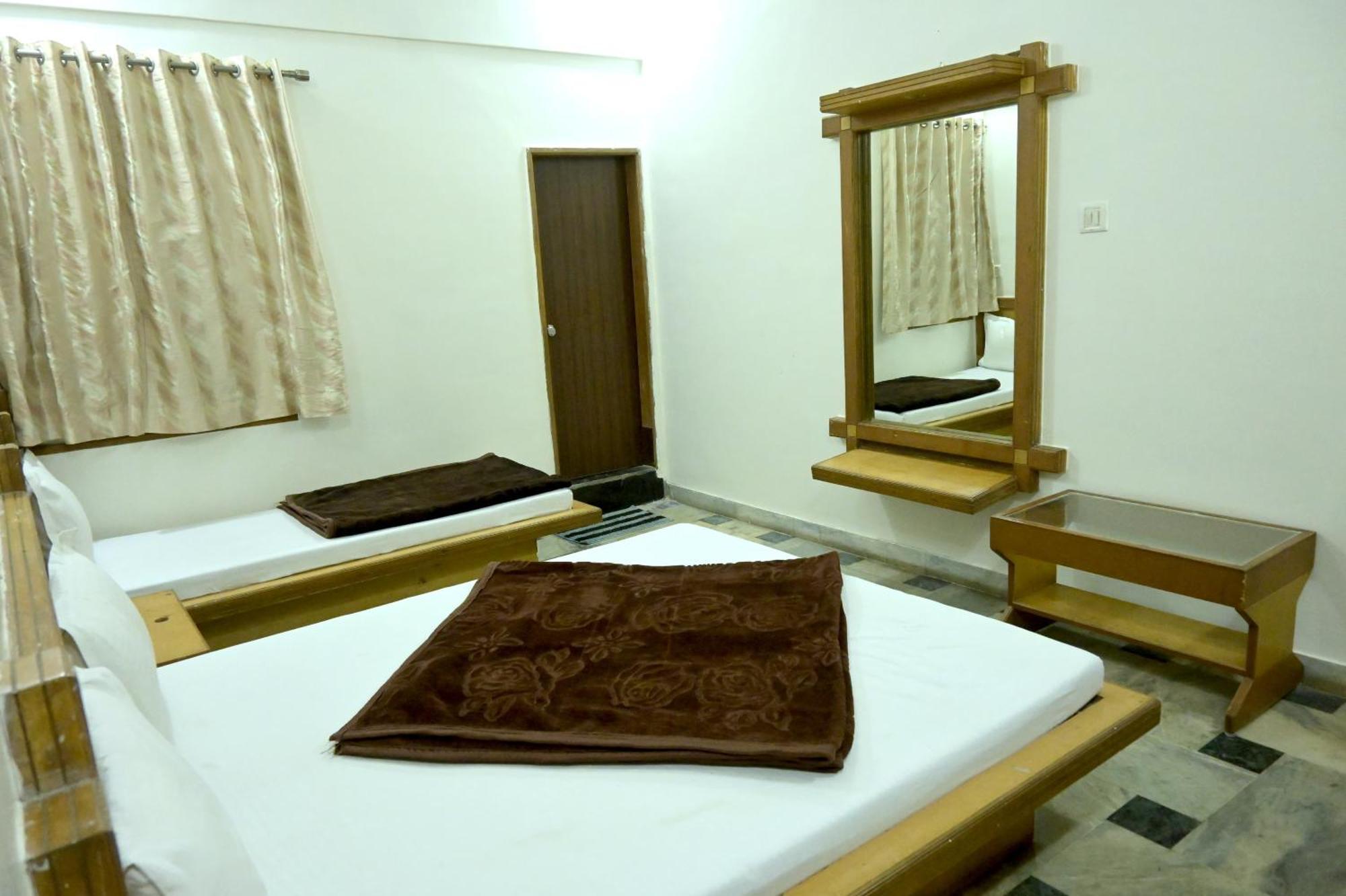 Hotel Roshan Palace Ambaji Bagian luar foto